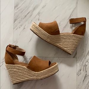 Universal thread brown wedge heels.
